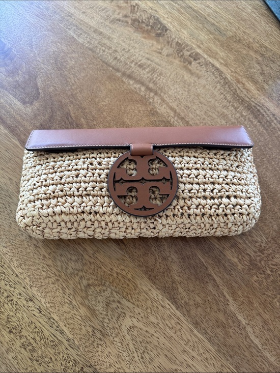 Tory Burch Handbags - Tory Burch Tan Straw Logo Clutch